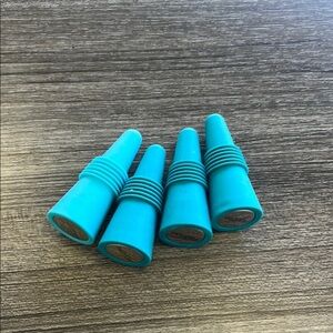 Set of 4 Houdini Blue Silicone Wine Stoppers